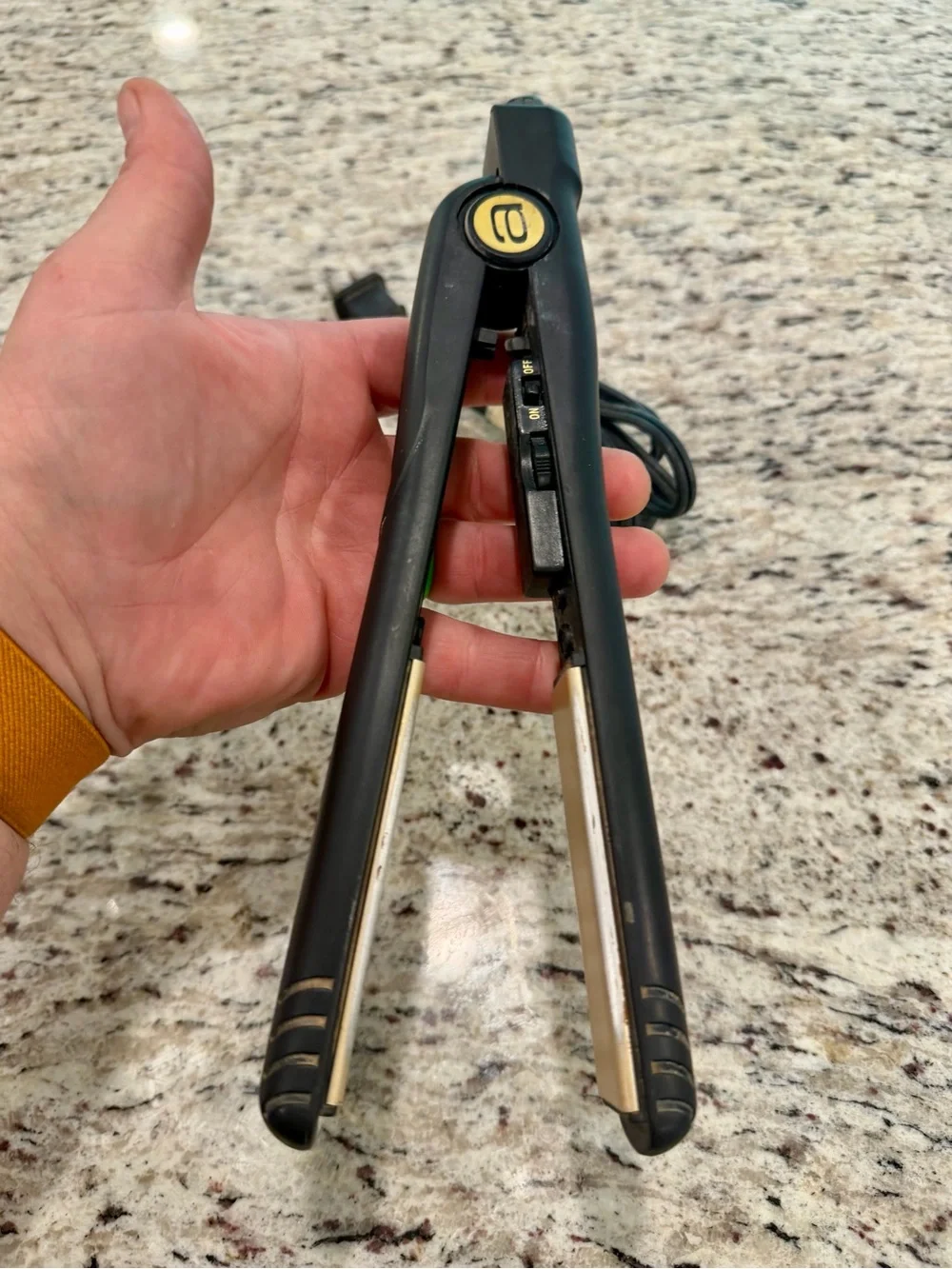 Andis Multi Heat Ceramic Flat Iron Hair Straightener Model CSI-1EA Heats Fast